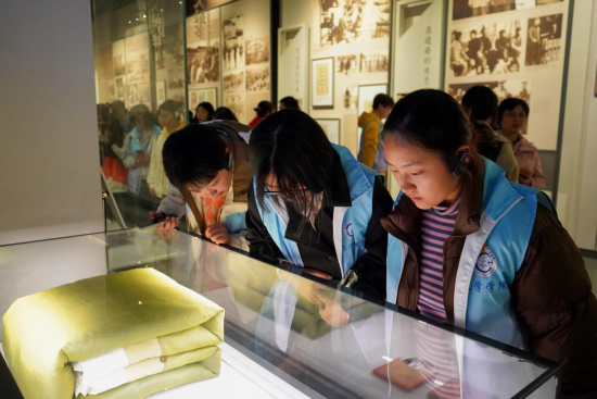 圖為學(xué)生在館中參觀。重慶師范大學(xué)供圖